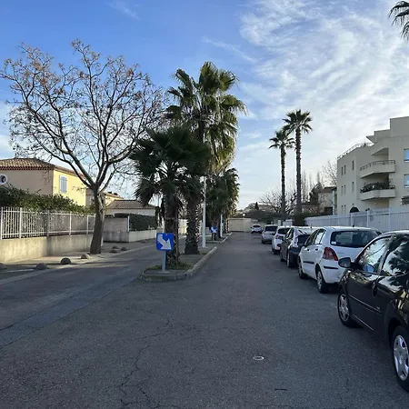 Apartmán 2 Pieces Cabine, Terrasse, Parking Prive, 5 Couchages, Port Camargue - Fr-1-250-199 *