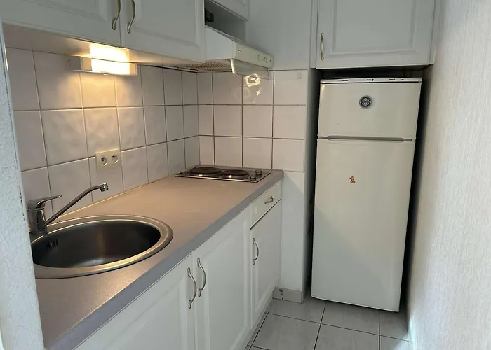 2 Pieces Cabine, Terrasse, Parking Prive, 5 Couchages, Port Camargue - Fr-1-250-199 Le Grau-du-Roi