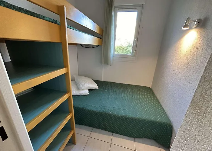 Appartement 2 Pieces Cabine, Terrasse, Parking Prive, 5 Couchages, Port Camargue - Fr-1-250-199 *