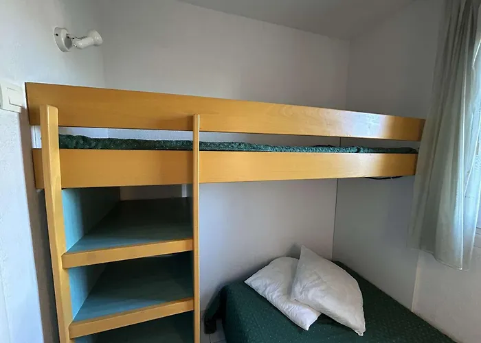Appartement 2 Pieces Cabine, Terrasse, Parking Prive, 5 Couchages, Port Camargue - Fr-1-250-199 *