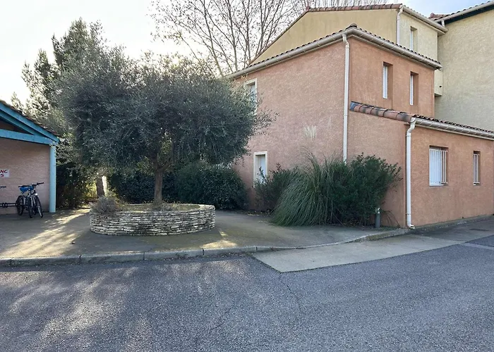 Appartement 2 Pieces Cabine, Terrasse, Parking Prive, 5 Couchages, Port Camargue - Fr-1-250-199