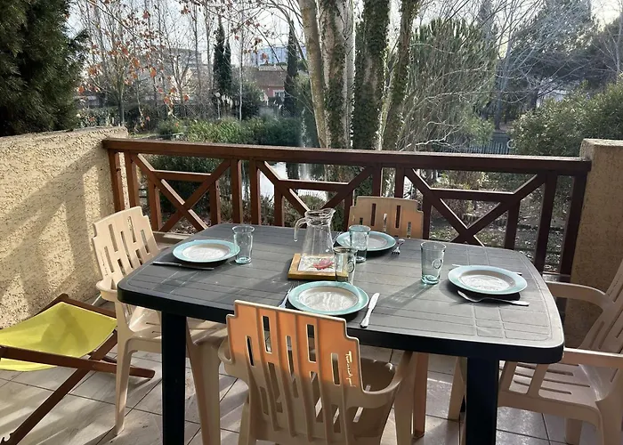 Appartement 2 Pieces Cabine, Terrasse, Parking Prive, 5 Couchages, Port Camargue - Fr-1-250-199