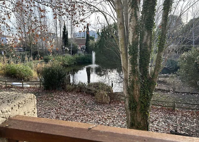 2 Pieces Cabine, Terrasse, Parking Prive, 5 Couchages, Port Camargue - Fr-1-250-199 * Le Grau-du-Roi